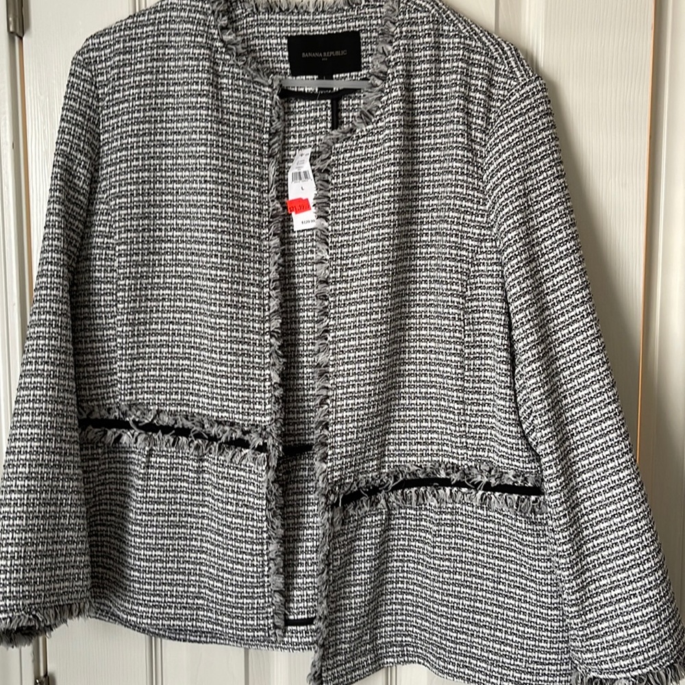 NWT Banana Republic Women’s black and white dressy blazer